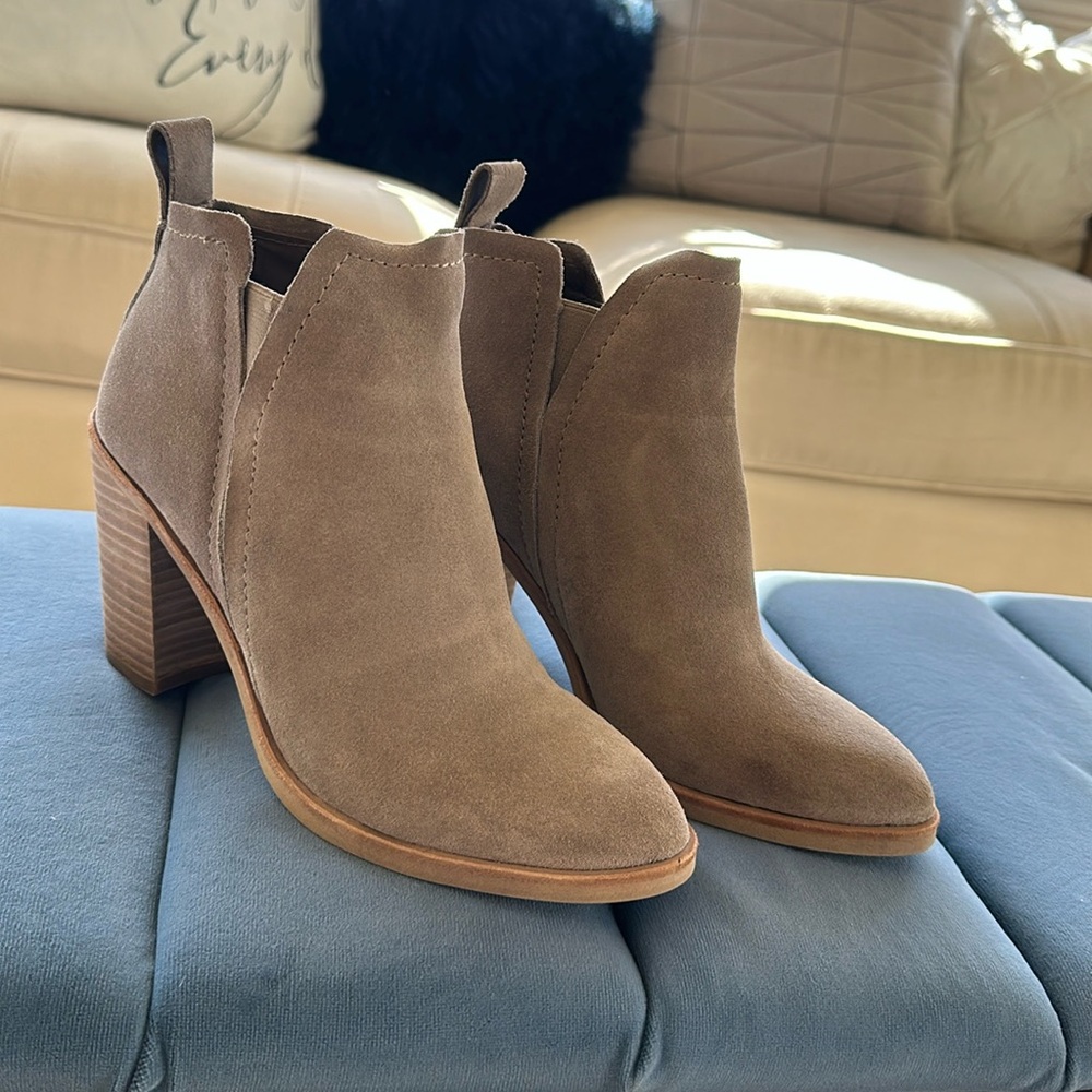 Dolce Vida Suede Booties Size 6.5